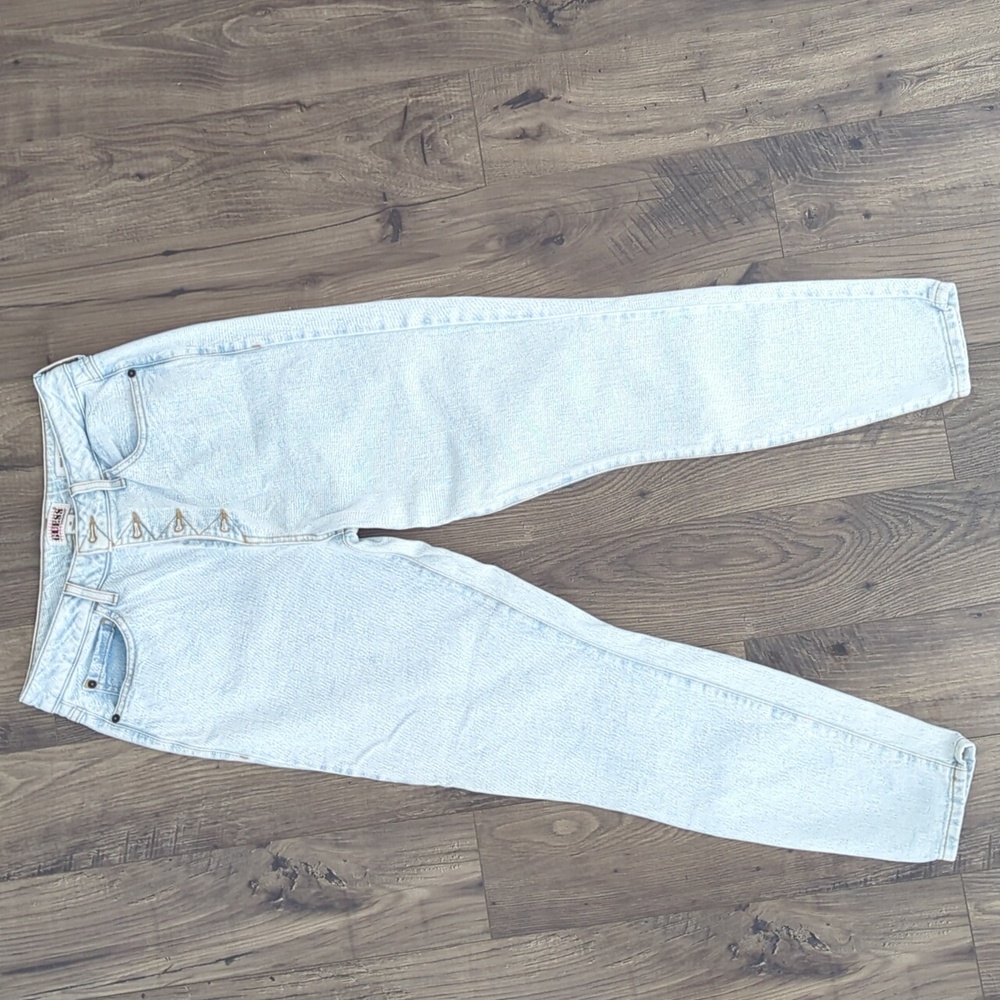 Guess high-rise skinny jeans size 29 button up